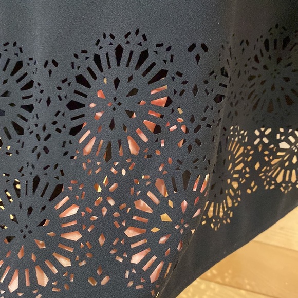 Banana Republic Black Tank Top with Bottom Design - Picture 3 of 6